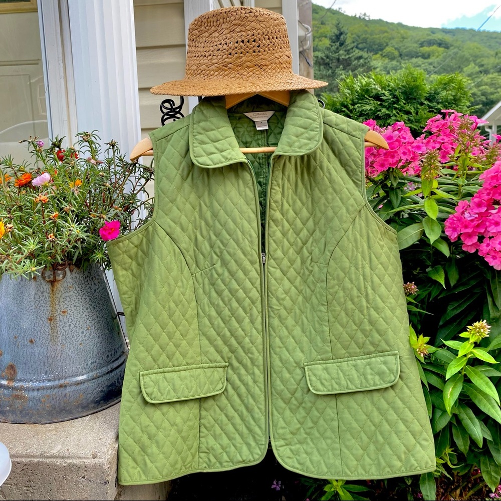 C.J BANKS | green vest